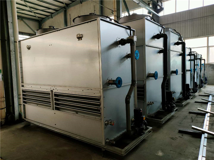 閉式冷卻塔的安裝現(xiàn)場